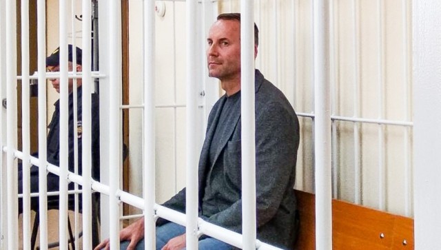 «Дыра в полу тут вместо туалета, и даже летом не бывает лета!» Во ФСИН ответили на жалобы новосибирского чиновника, написавшего поэму про СИЗО.