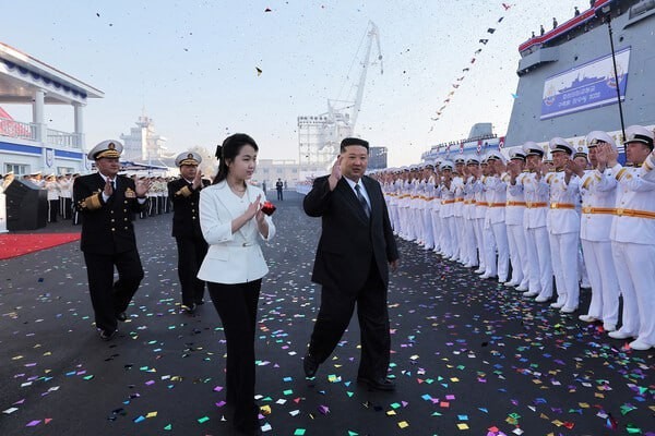 Три человека арестованы в КНДР в связи с аварией при спуске эсминца.