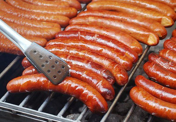 Сосиски из свинины исключены из меню немецкого общепита, чтобы не оскорблять мусульман