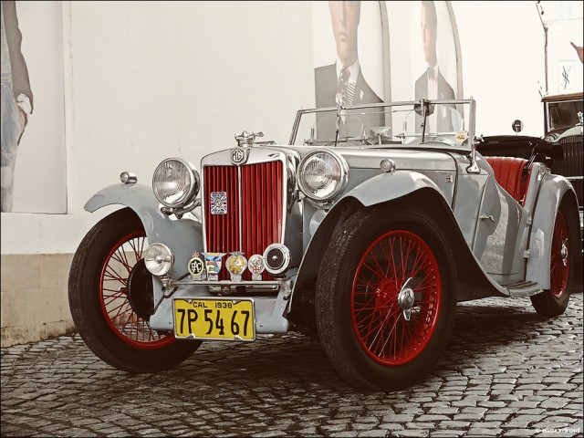 Легендарное ралли старинных автомобилей