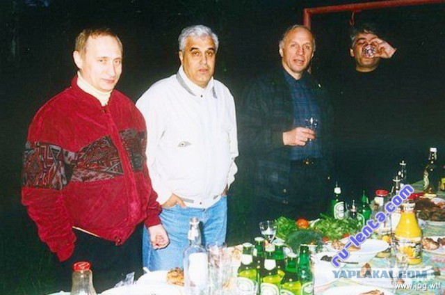 Чубайс, Гайдар, Немцов, пустые полки и лихие 90-е