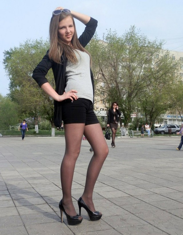 Симпатичные девченки (в шортах, штанишках и юбченках)