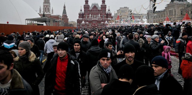 У ТЦ «Москва» задержаны 27 человек, совершавших намаз