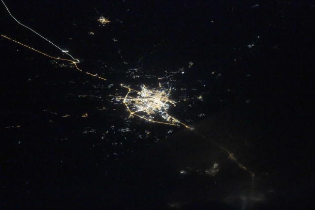 Российский космонавт показал, как выглядят российские города из космоса ночью