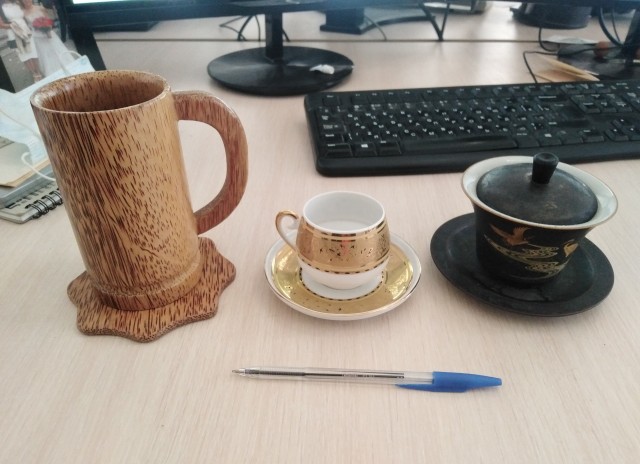 А из какой кружки вы пьёте на работе?