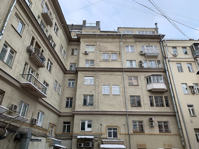 Арбат 45: каково жить на одной из самых шумных улиц Москвы