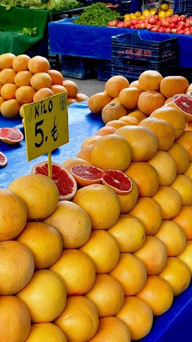 Утренние цены на фрукты и овощи на рынке Анталии