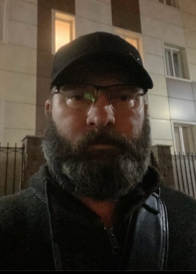 Кто не стесняется.