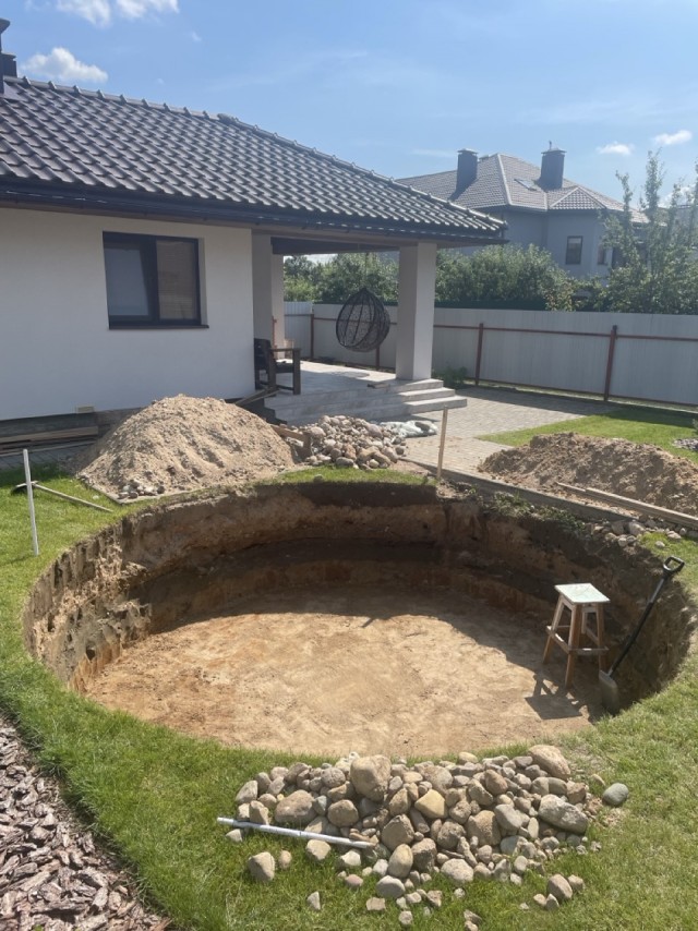 А не прикрутить ли к бане бассейн ?
