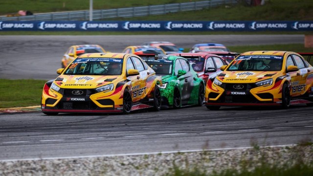 АвтоВАЗ показал гоночную Lada Iskra за 7 млн рублей