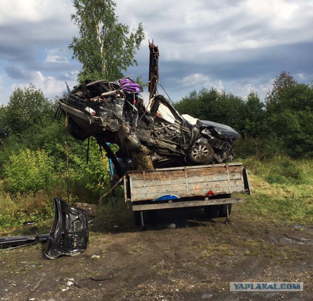 Обнародованы фото с места смертельного ДТП в Нижегородской области