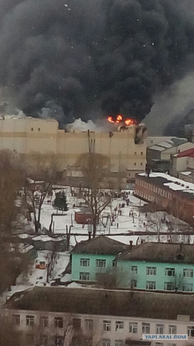 В каком году пожар в кемерово. Зимняя вишня пожар в Кемерово. Кемерово пожар в торговом центре. Кемерово пожар зимняя вишня кинозал. Пожар в кинотеатре в Кемерово.