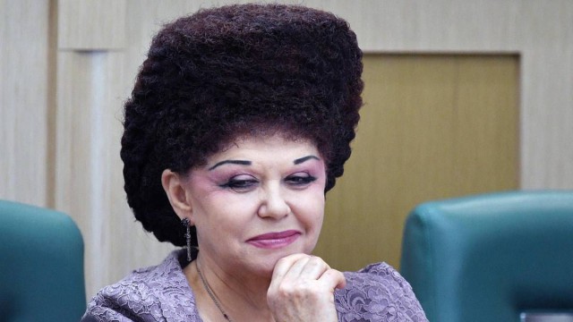 За голубые волосы выгнали из школы 6-классницу в Бердске