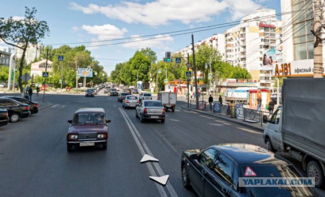 Шла с ребенком по тротуару, погибла