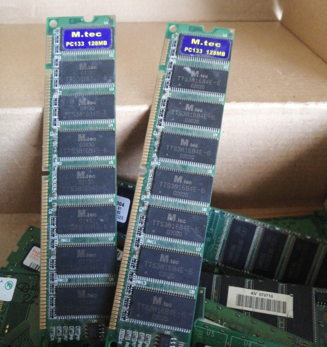 Ищу память PC133 SDRAM DIMM