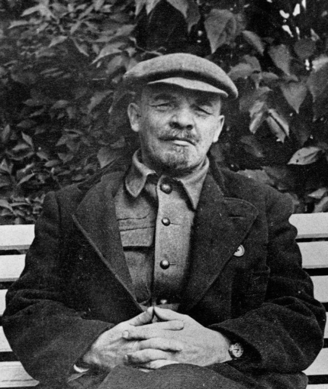 Командное золото России, выигранное на Олимпиаде в Пекине, отдали американцам после решения о дисквалификации российской фигуристки Валиевой