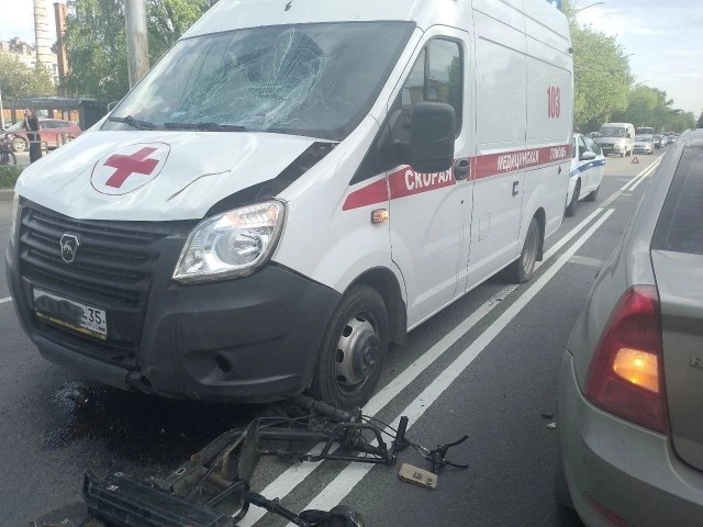 Скорая и самокат