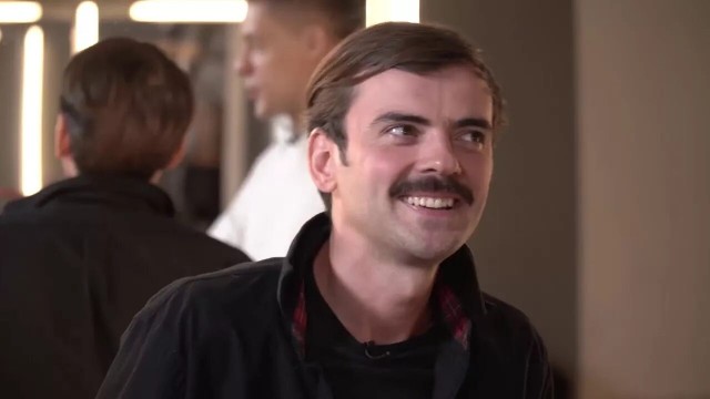 А потом на родине будет ужасы рассказывать