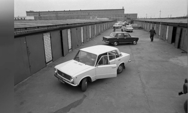 Фотохроника "загнивающего совка". Часть 11. Советские автомобили