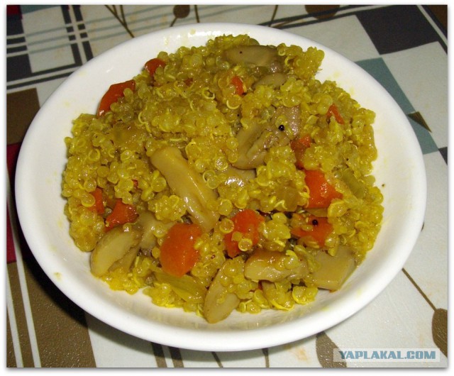 Киноа с грибами.