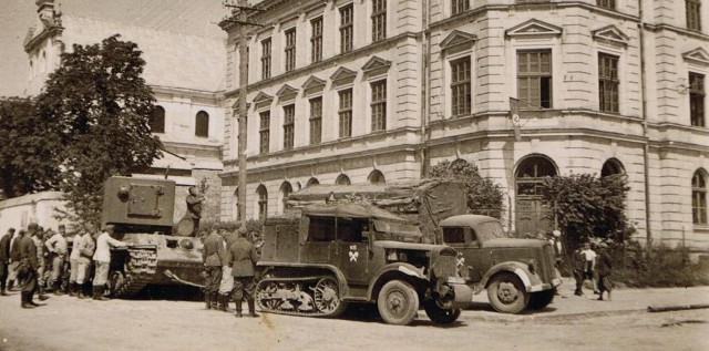 «Тяжелый штурмовой танк КВ-2»