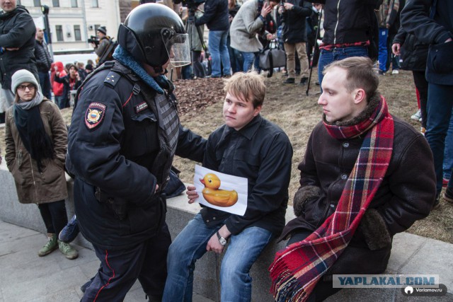 "Они конченые". Банда подростков избила отдыхающих в центре Петербурга