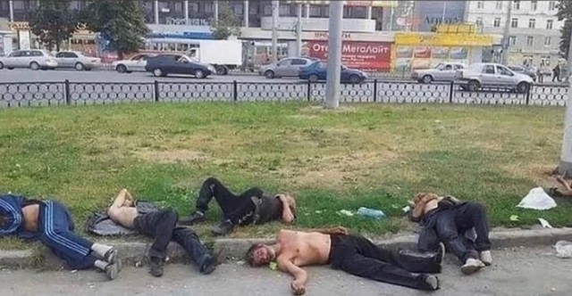 Как они скатились в такую *опу?