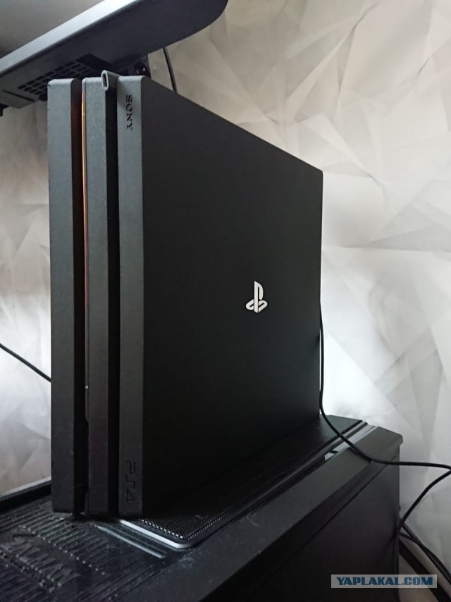 PS4 pro 1tb комплект или по частям.