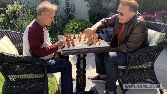 70-летний китайский дедуля, который последние 34 года ежедневно упражняется в качалке