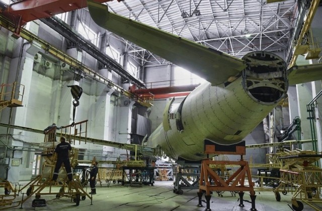 Патрушев сообщил о нехватке тысяч инженеров в авиапроме