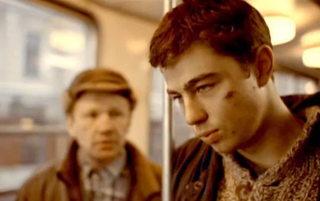 В Петербурге раздосадованный изъятием машины подросток разбил стекла и пнул гвардейца