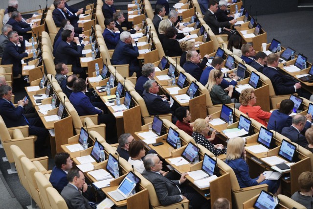 В Госдуме выступили против запрета госслужащим отдыхать в странах с антироссийскими санкциями