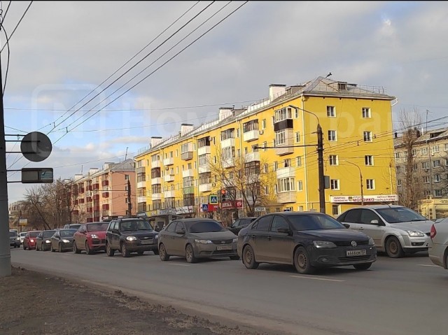Соседские войны с использованием магии, швабры, клея и краски