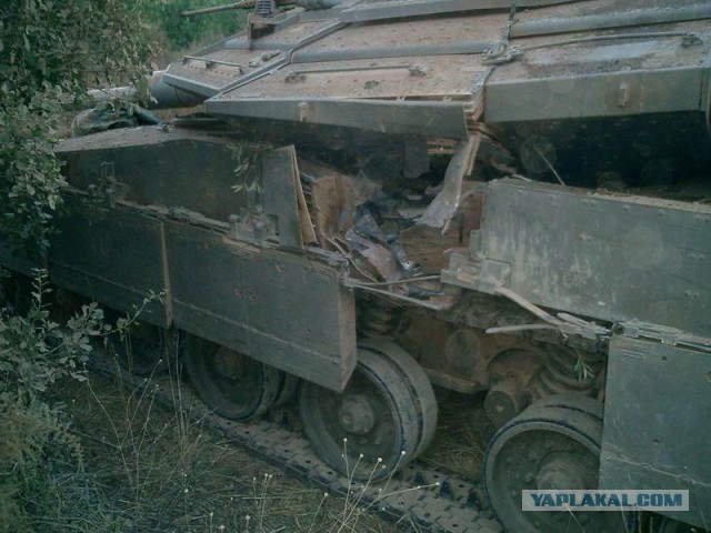 Как думаете у танка слева есть шанс?