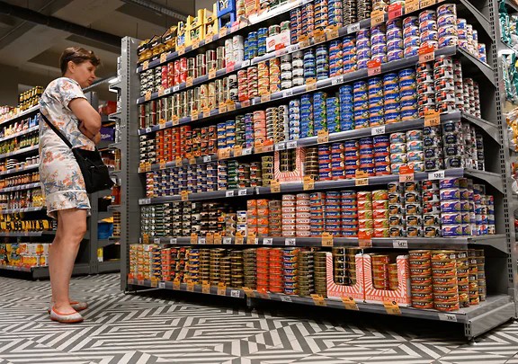 В России за год значительно подорожали рыбные консервы