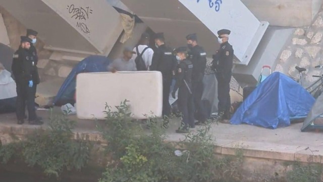 Bild: Власти Парижа вывозят бездомных в другие города готовясь к Олимпиаде