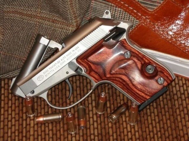 Beretta 21A - кому понадобился пистолет с заряжанием как у ружья?