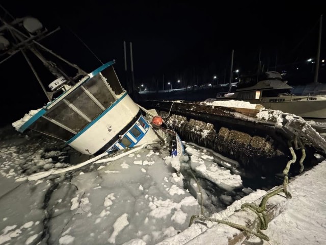 Последствия новогоднего снегопада в столице Аляски