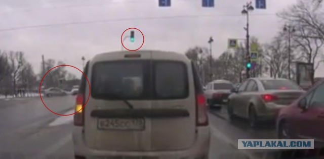 Курьёзное ДТП между сотрудниками ГИБДД и нарушителем