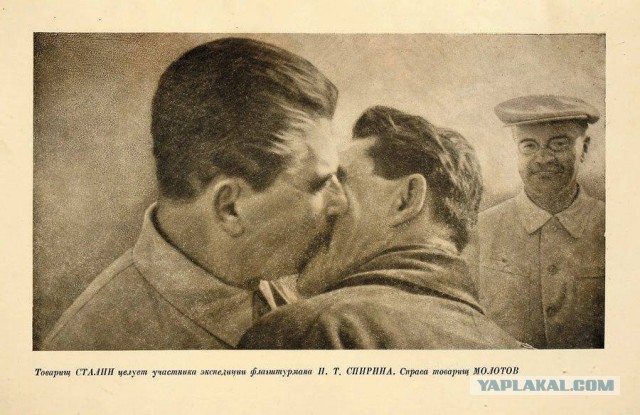 Несколько старых фото и люди на них.
