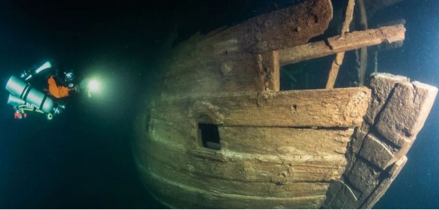 На дне Балтики нашли старинный 400-летний корабль.