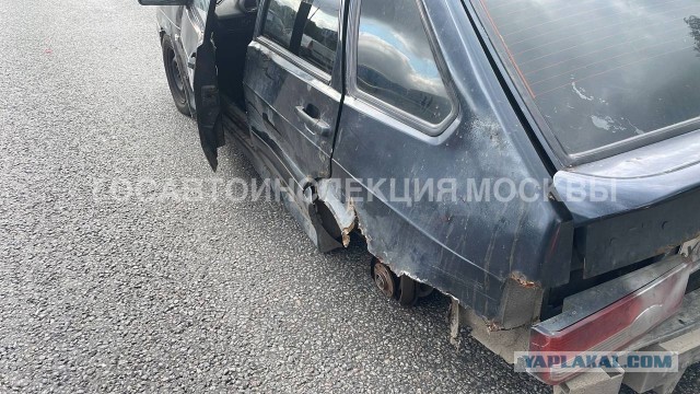 Отвалившееся колесо спровоцировало массовое ДТП на 38 километре МКАД в Ясенево