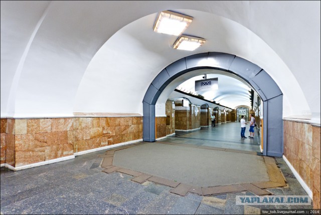 Дверь взрывозащиты сработала в метро Библиотека им. Ленина