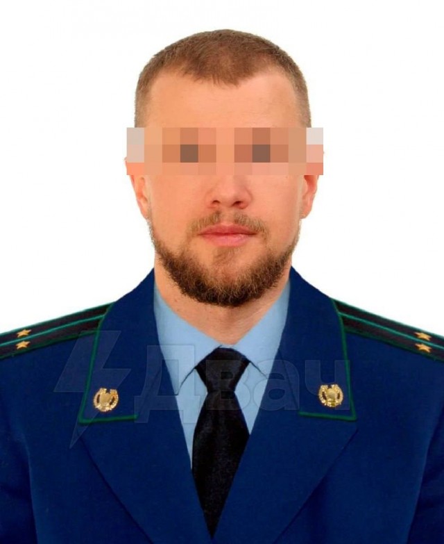 Неадекватный водитель протаранил двери храма, устроил гонки с полицией и врезался в автобус во Владивостоке.