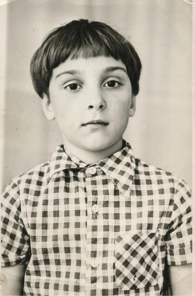 Небольшая фотоподборка известных личностей в детстве и юности