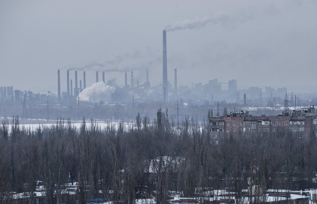 Украинские силовики минируют Авдеевский коксохимический завод.