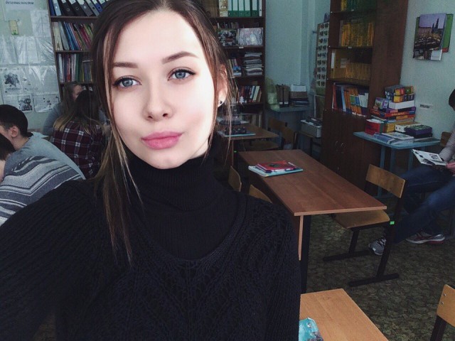 Девушки одетые, симпатичные, но очень эротичные!