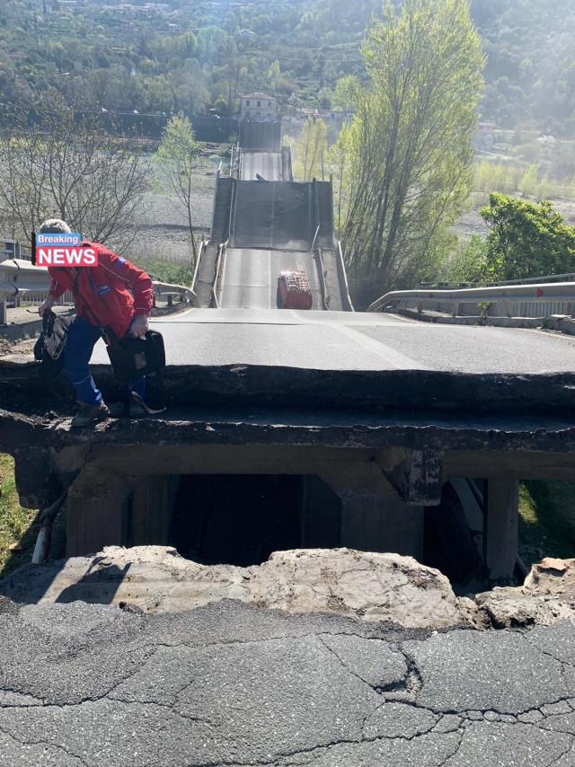 В Италии рухнул автомобильный мост