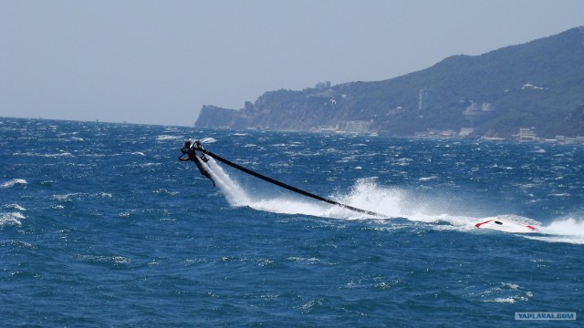 Полёт над водой.