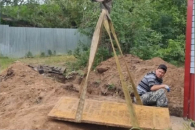 В Перми рабочие копали траншею и случайно нашли старинный некрополь